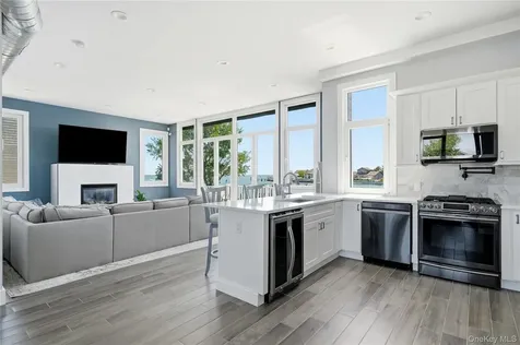 298 W Lido Promenade Lindenhurst NY 11757