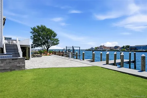 298 W Lido Promenade Lindenhurst NY 11757