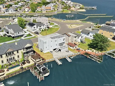 298 W Lido Promenade Lindenhurst NY 11757