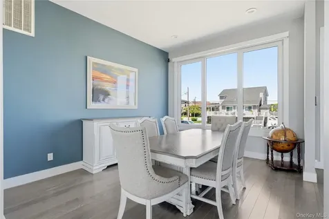 298 W Lido Promenade Lindenhurst NY 11757