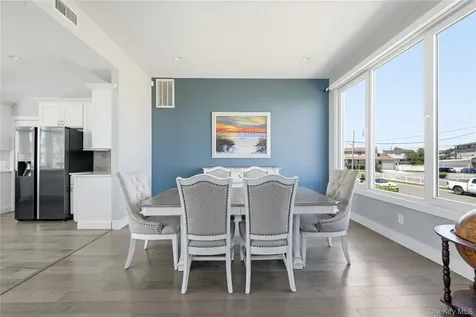 298 W Lido Promenade Lindenhurst NY 11757