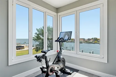 298 W Lido Promenade Lindenhurst NY 11757