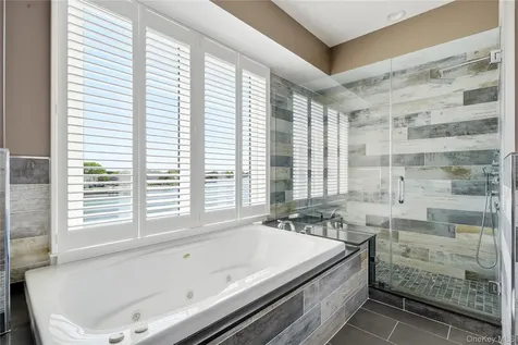 298 W Lido Promenade Lindenhurst NY 11757