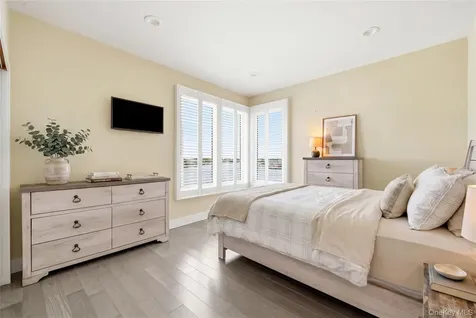 298 W Lido Promenade Lindenhurst NY 11757