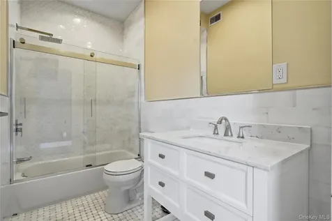 298 W Lido Promenade Lindenhurst NY 11757
