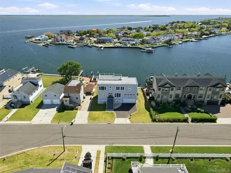 298 W Lido Promenade Lindenhurst NY 11757