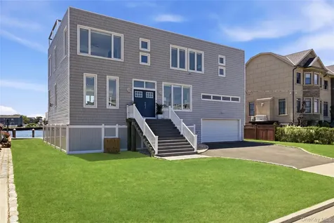 298 W Lido Promenade Lindenhurst NY 11757