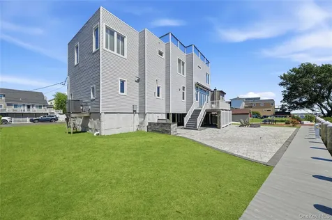 298 W Lido Promenade Lindenhurst NY 11757
