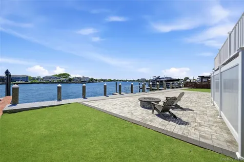 298 W Lido Promenade Lindenhurst NY 11757