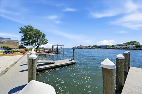 298 W Lido Promenade Lindenhurst NY 11757