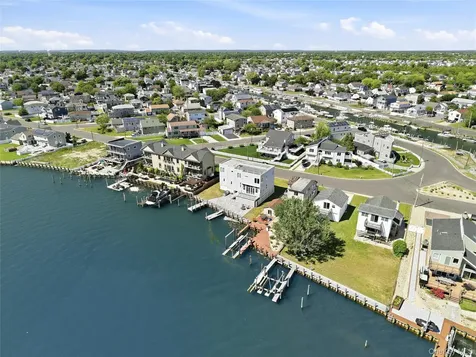 298 W Lido Promenade Lindenhurst NY 11757