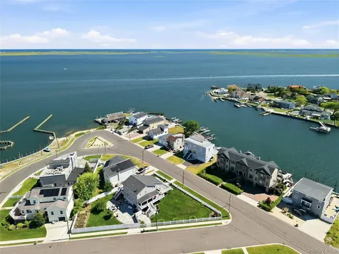 298 W Lido Promenade Lindenhurst NY 11757