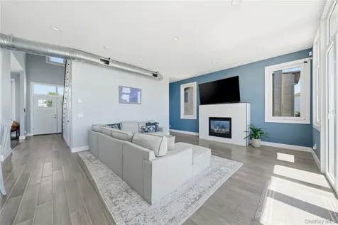 298 W Lido Promenade Lindenhurst NY 11757