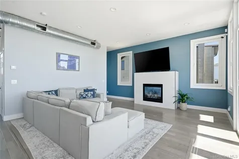 298 W Lido Promenade Lindenhurst NY 11757