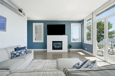 298 W Lido Promenade Lindenhurst NY 11757