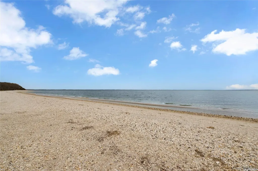 28 The Trail Hampton Bays NY 11946