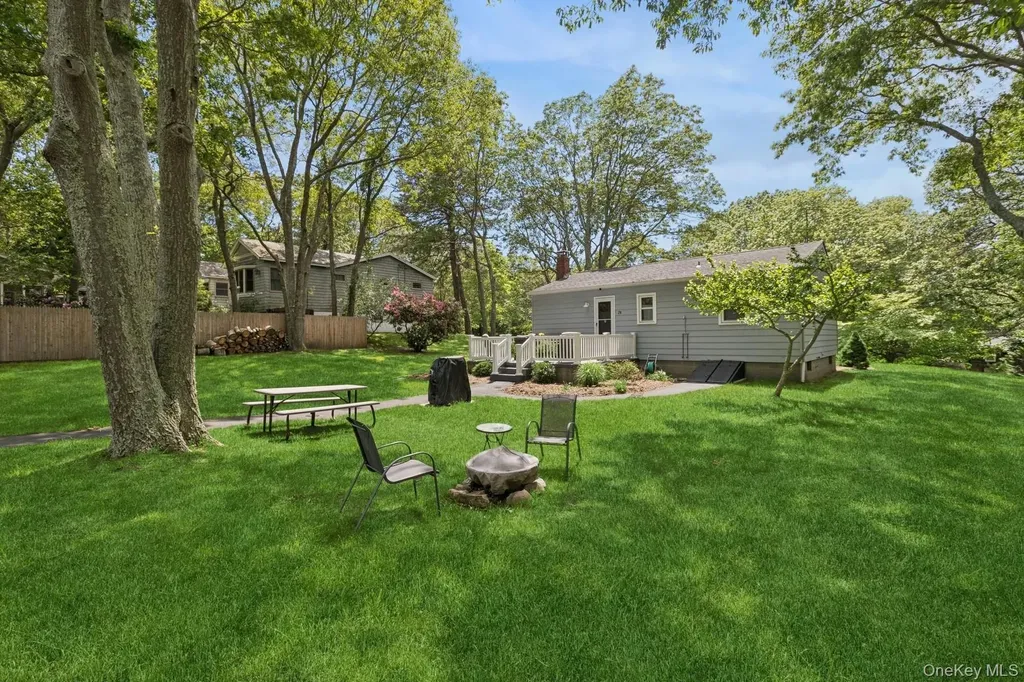 28 The Trail Hampton Bays NY 11946