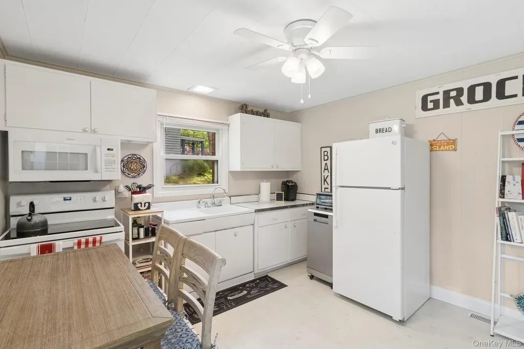 28 The Trail Hampton Bays NY 11946