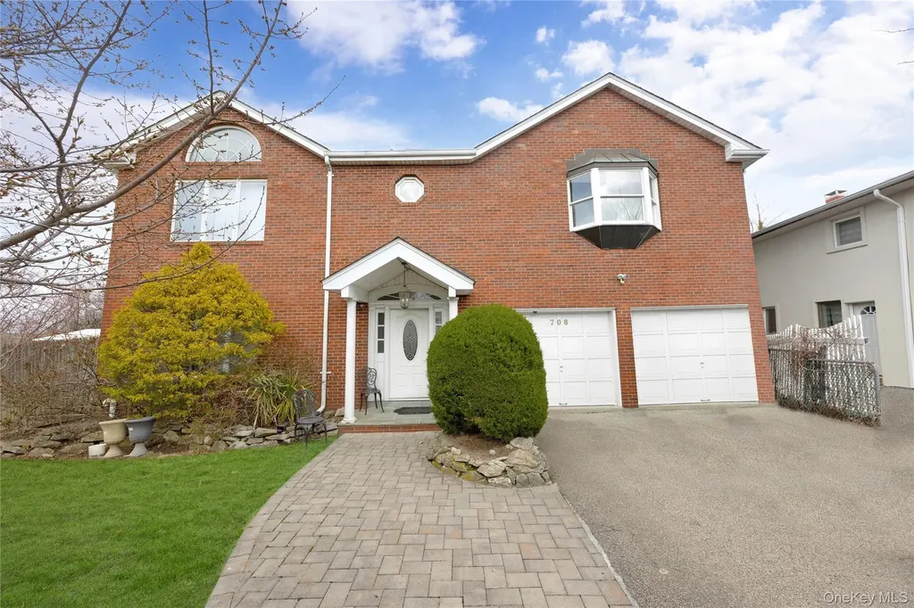 708 Park Lane Cedarhurst NY 11516