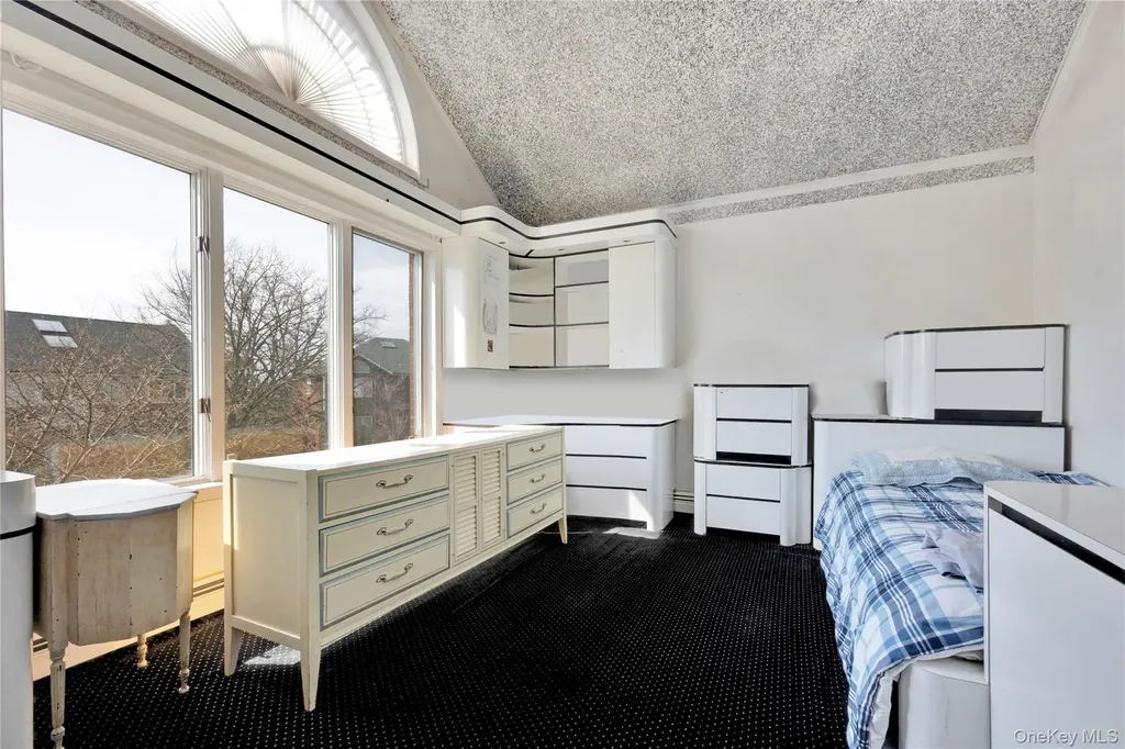 708 Park Lane Cedarhurst NY 11516