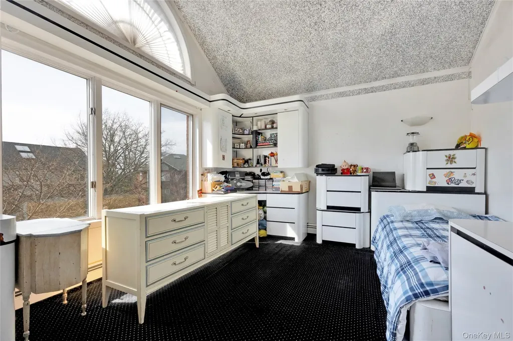 708 Park Lane Cedarhurst NY 11516