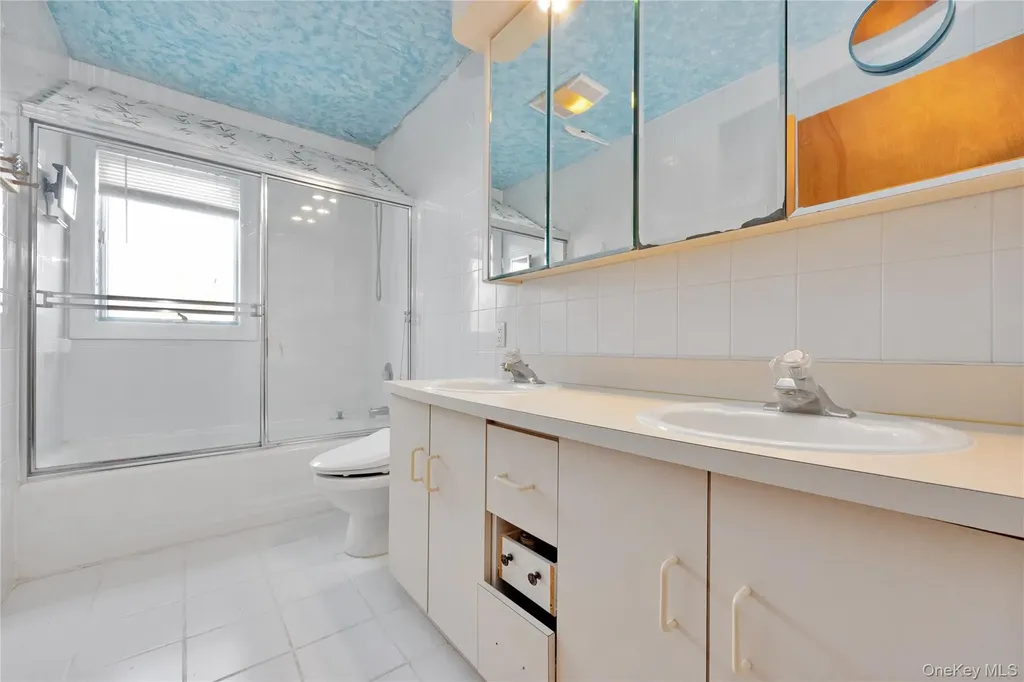 708 Park Lane Cedarhurst NY 11516