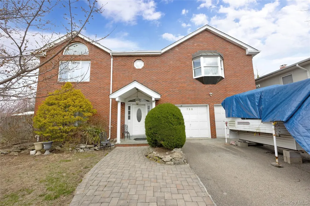 708 Park Lane Cedarhurst NY 11516