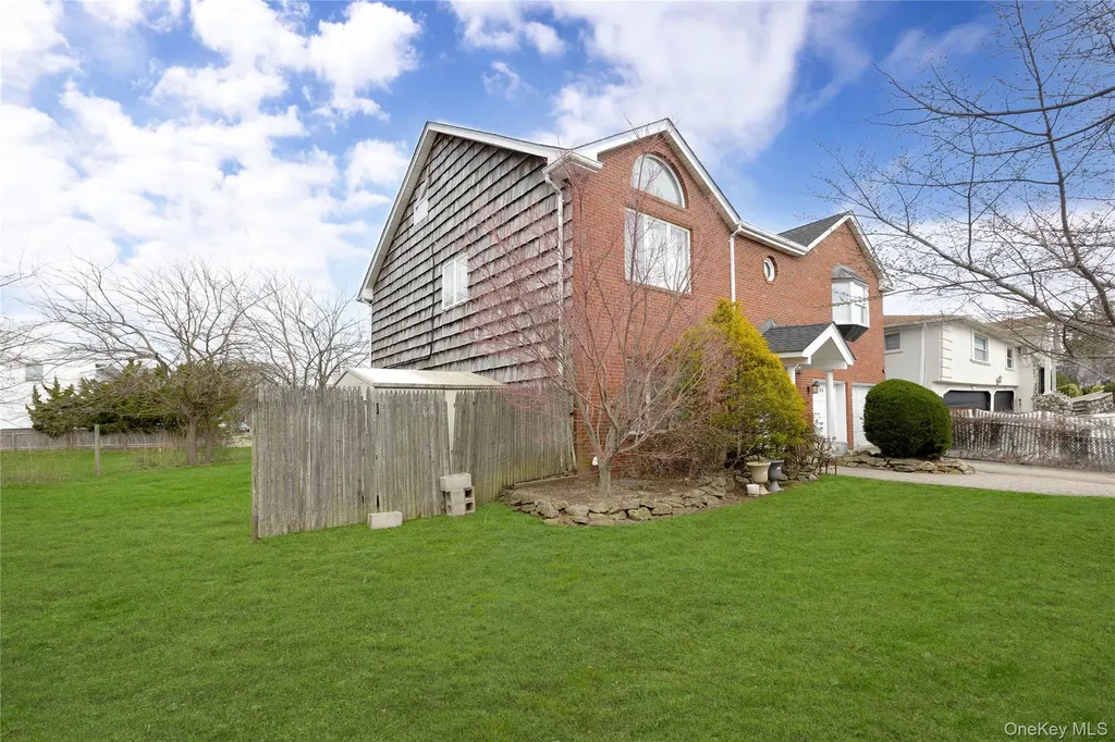 708 Park Lane Cedarhurst NY 11516