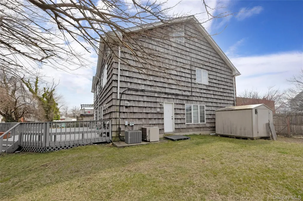 708 Park Lane Cedarhurst NY 11516