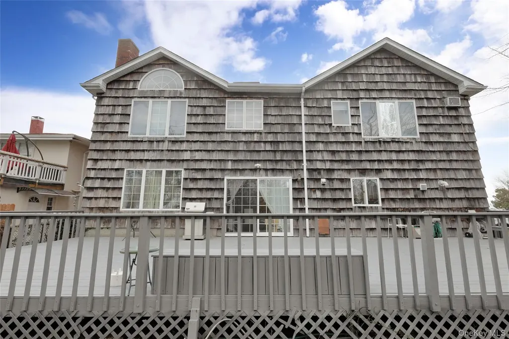 708 Park Lane Cedarhurst NY 11516