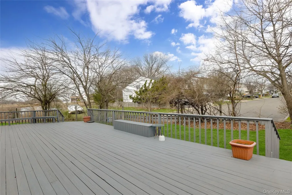 708 Park Lane Cedarhurst NY 11516