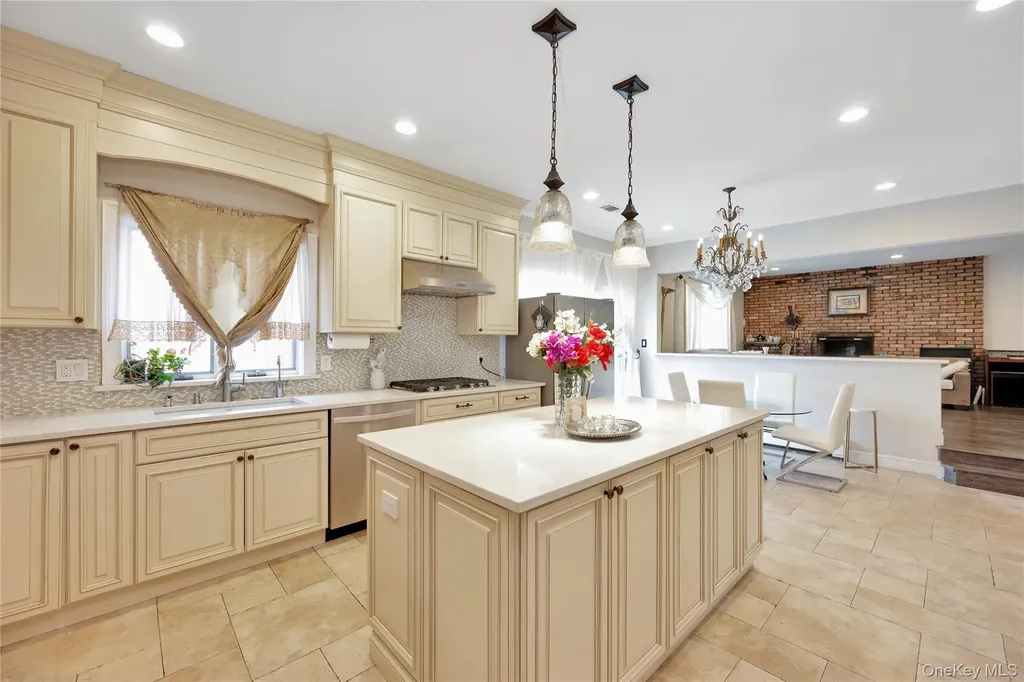 708 Park Lane Cedarhurst NY 11516