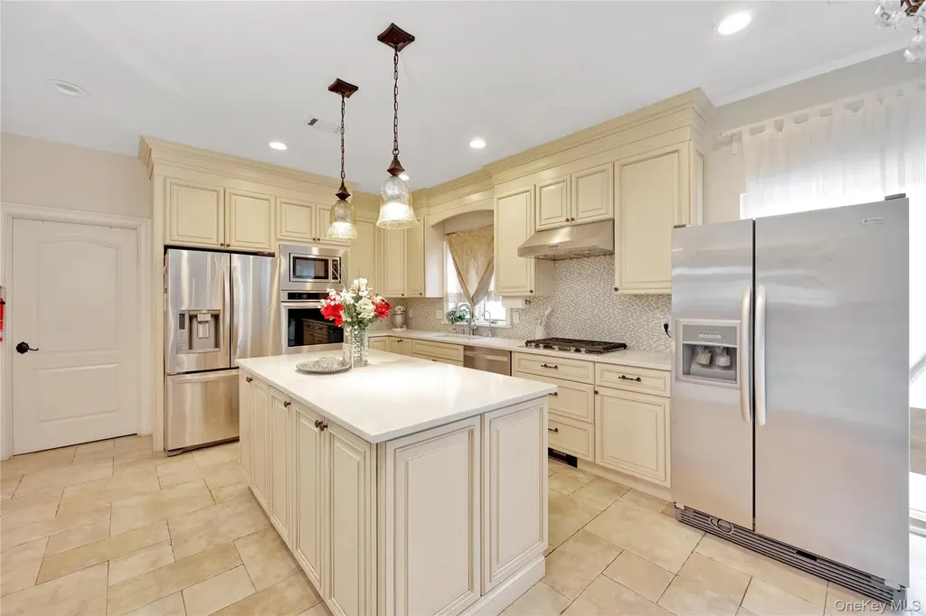 708 Park Lane Cedarhurst NY 11516