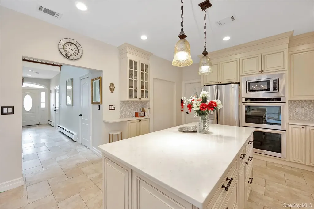 708 Park Lane Cedarhurst NY 11516