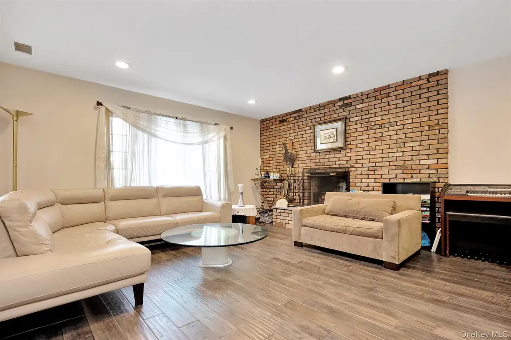 708 Park Lane Cedarhurst NY 11516