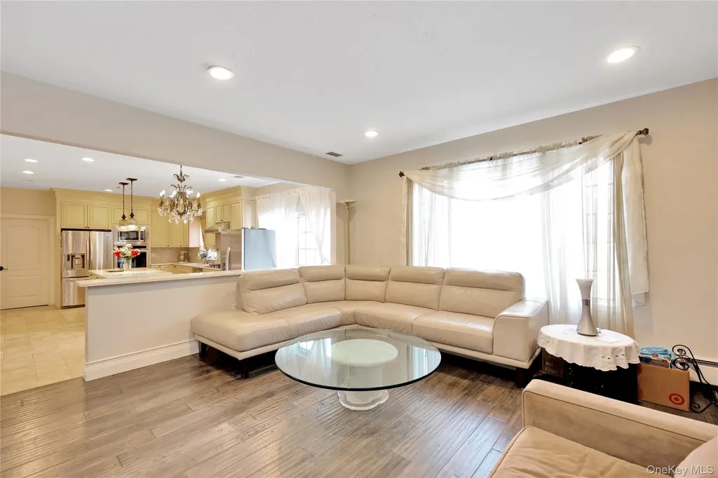 708 Park Lane Cedarhurst NY 11516