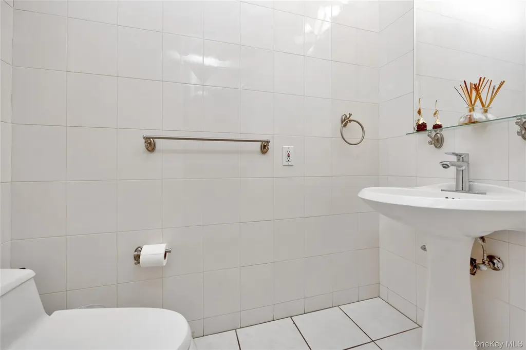 708 Park Lane Cedarhurst NY 11516