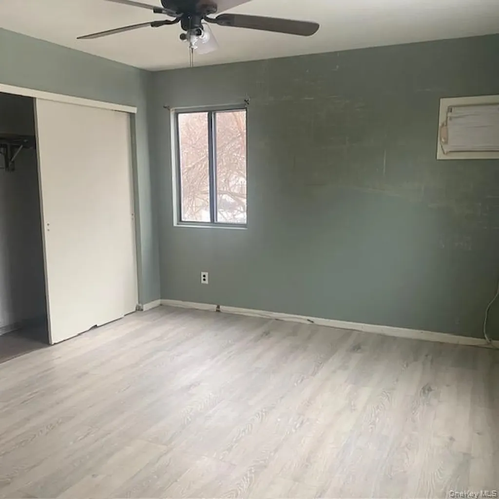 18 Windus Drive Shirley NY 11967