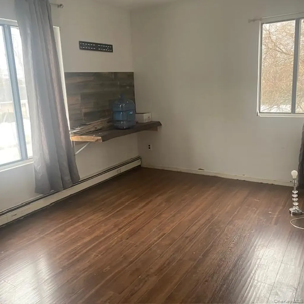 18 Windus Drive Shirley NY 11967
