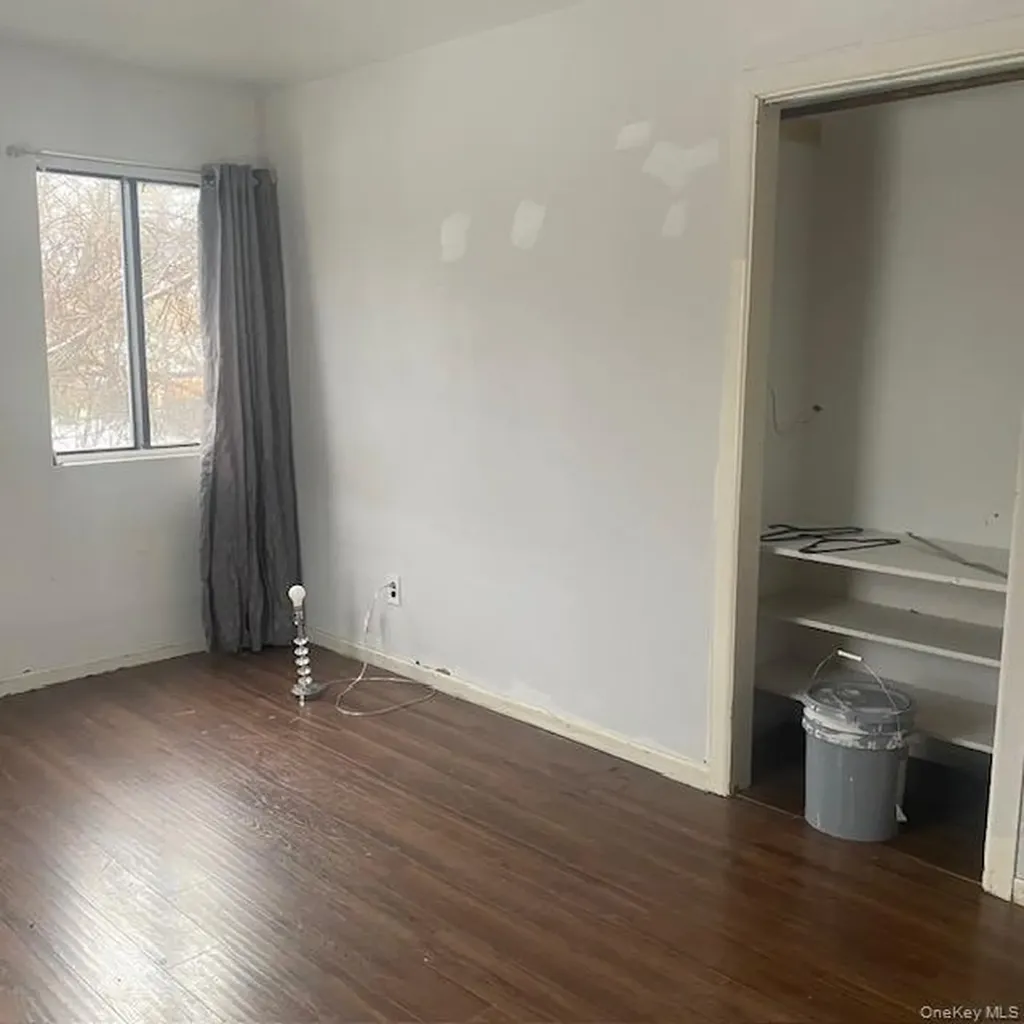 18 Windus Drive Shirley NY 11967