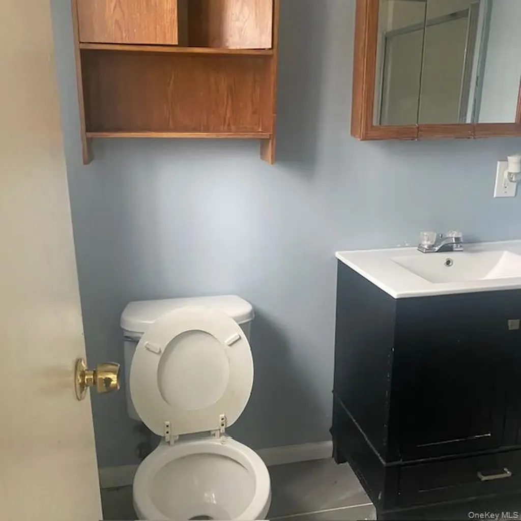18 Windus Drive Shirley NY 11967