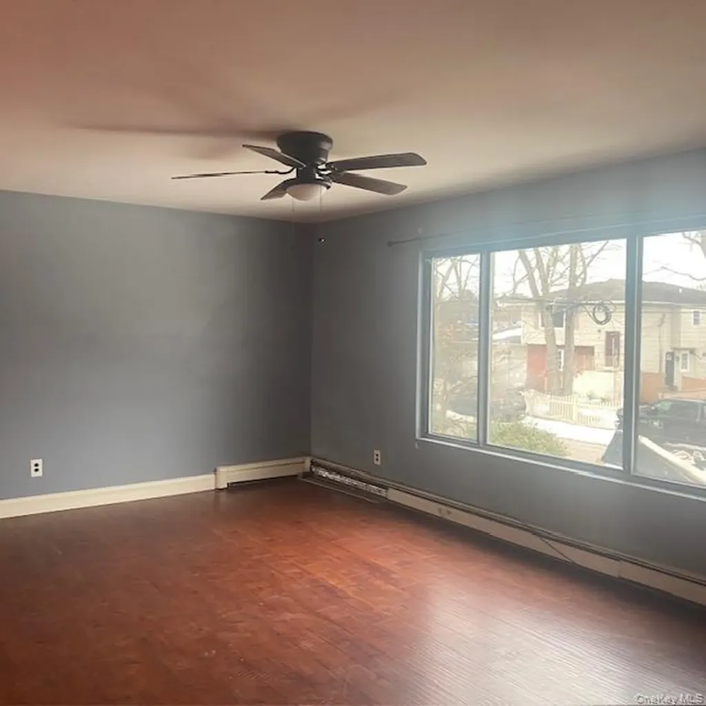 18 Windus Drive Shirley NY 11967