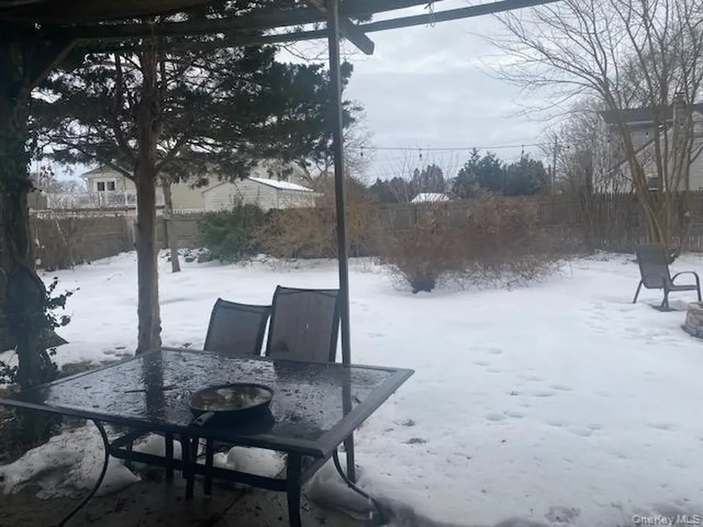 18 Windus Drive Shirley NY 11967