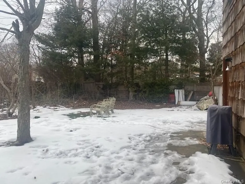 18 Windus Drive Shirley NY 11967