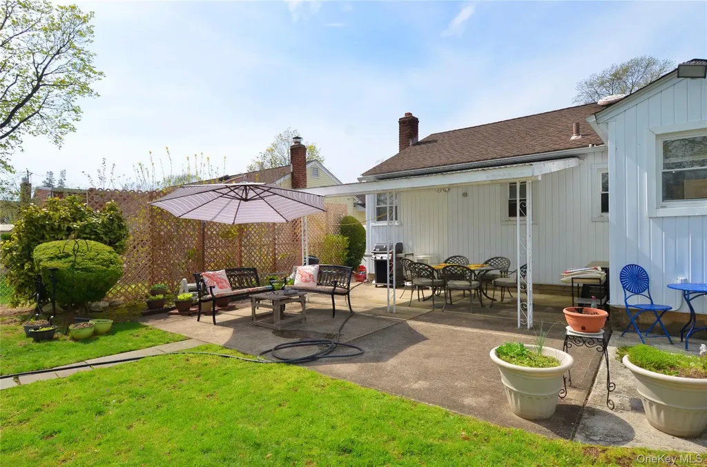 262 Cherry Place East Meadow NY 11554