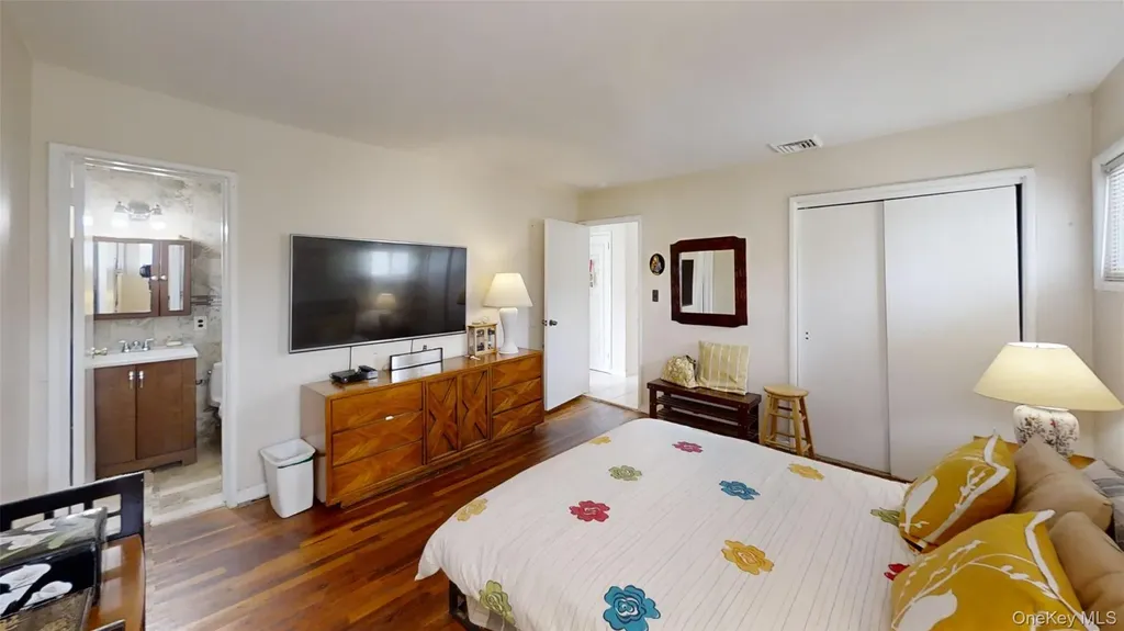 262 Cherry Place East Meadow NY 11554