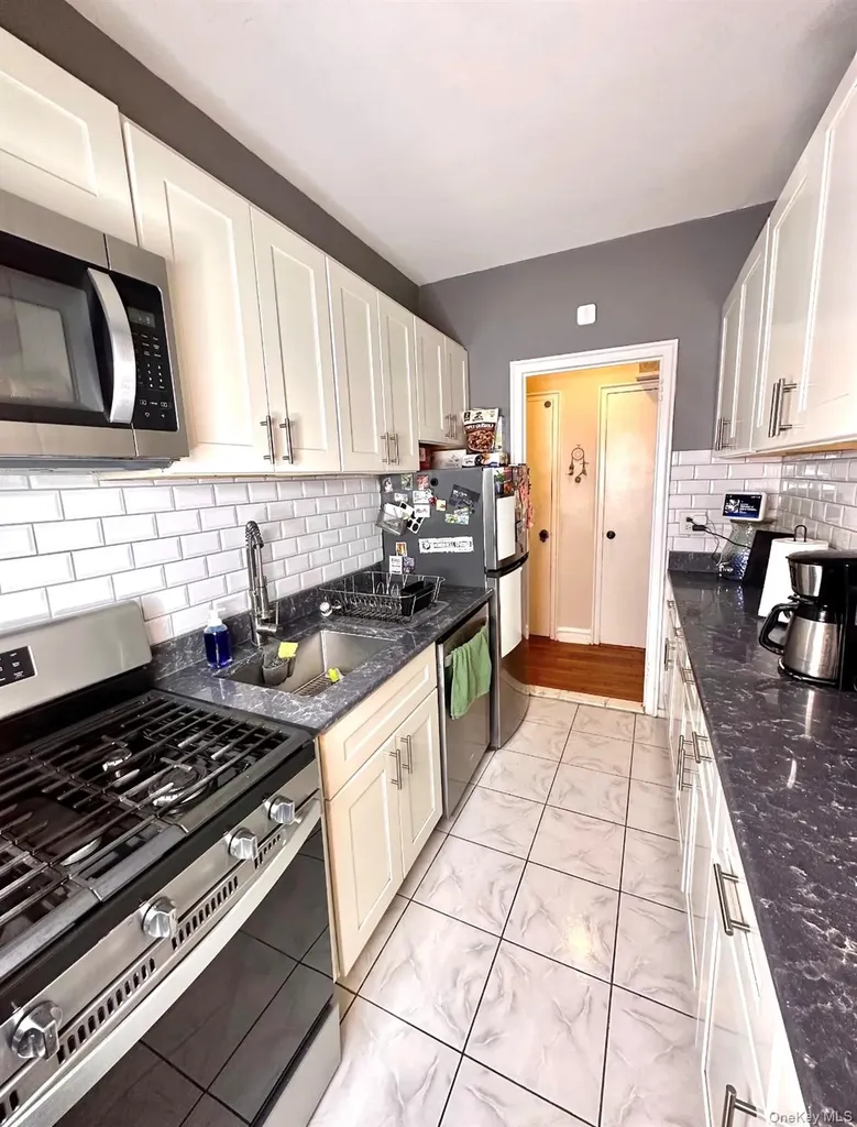 190 E Mosholu Parkway S Bronx NY 10458
