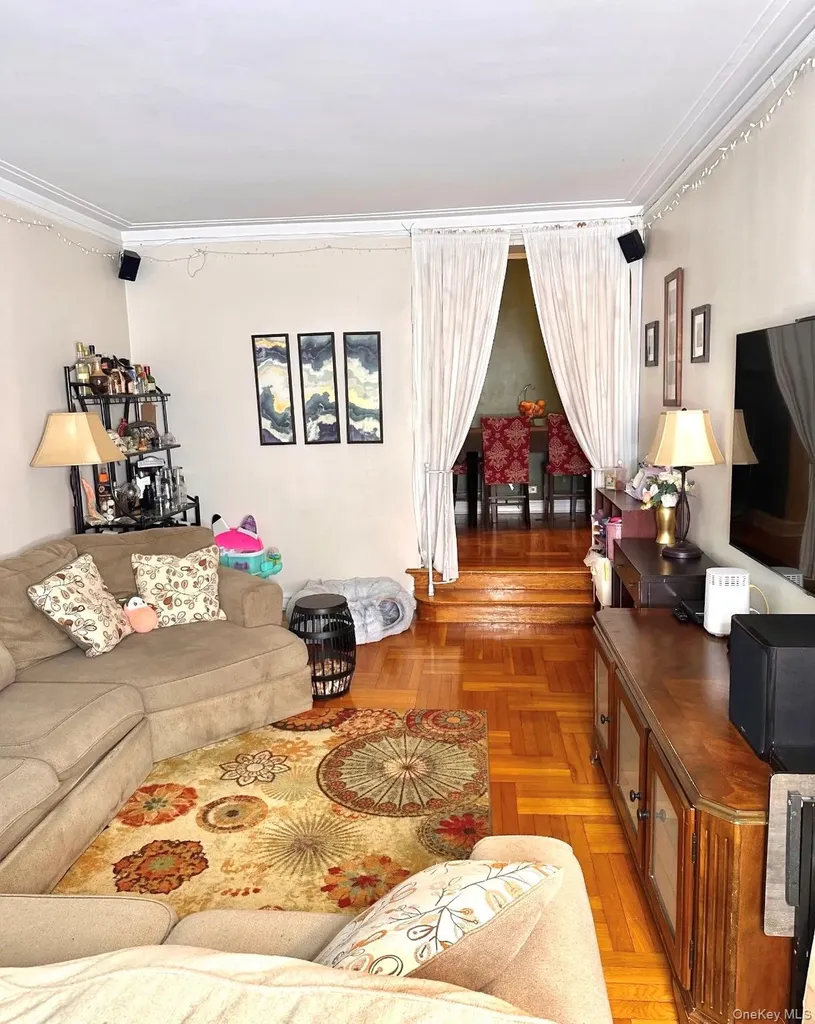 190 E Mosholu Parkway S Bronx NY 10458