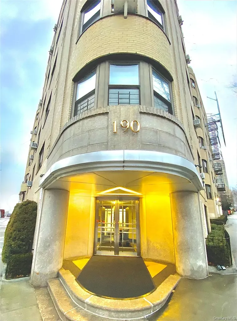 190 E Mosholu Parkway S Bronx NY 10458