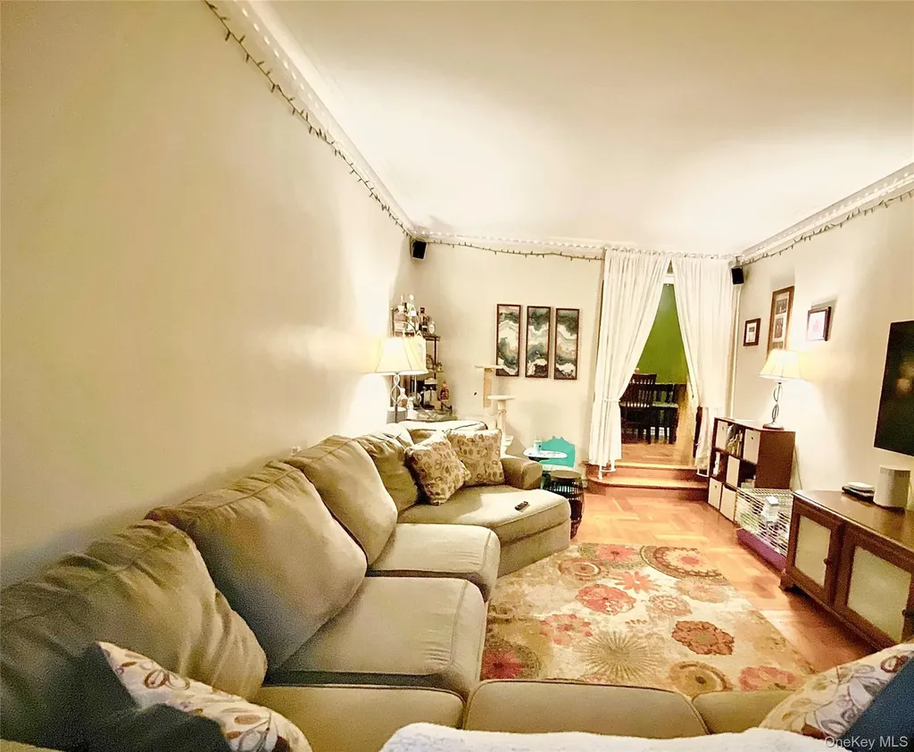 190 E Mosholu Parkway S Bronx NY 10458